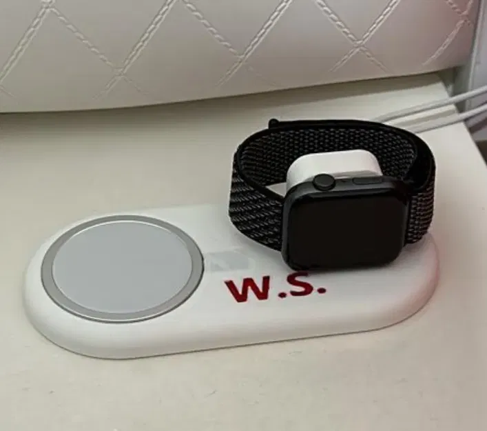 Giá đỡ sạc Magsafe và Apple Watch tiện lợi - Image 1