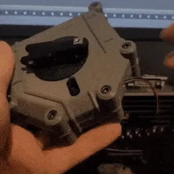 Máy phân phối và cuộn dây paracord chiến thuật