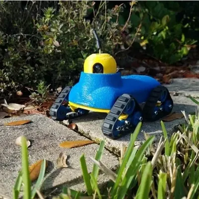 Xe tăng FPV mini với tháp pháo điều khiển servo