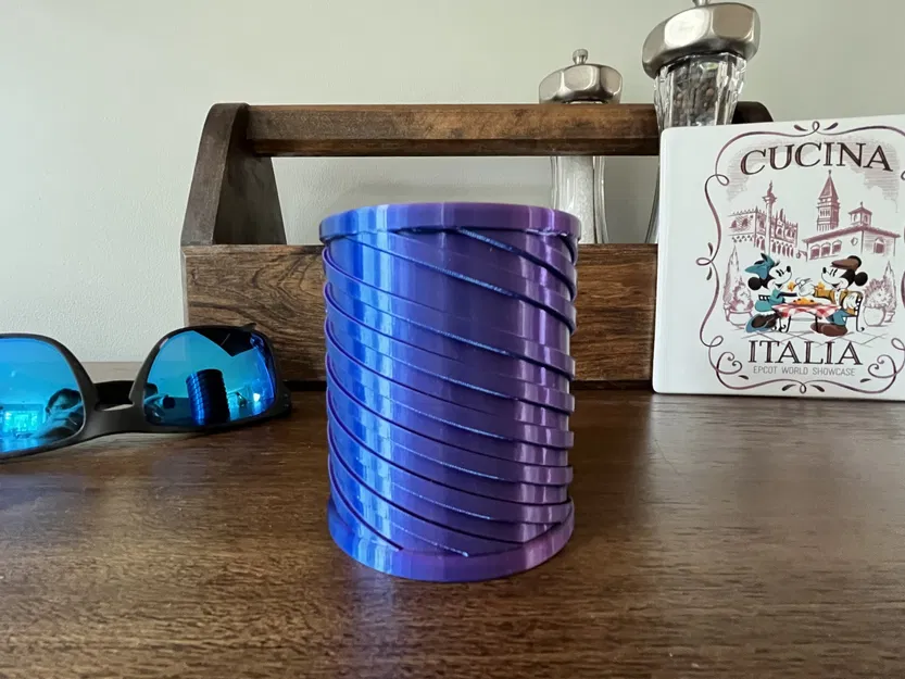 Bình hoa xoắn ốc để trồng cây và bút chì - Image 1