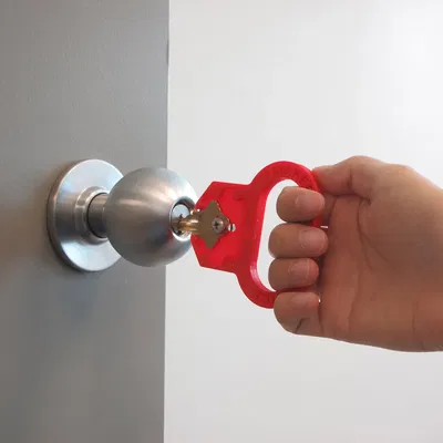 Công cụ xoay chìa khóa cho người khuyết tật vận động tay