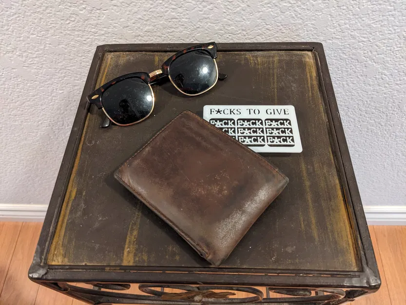 Thẻ ví 'F*CKS TO GIVE' với 9 F*CK để tặng - Image 1