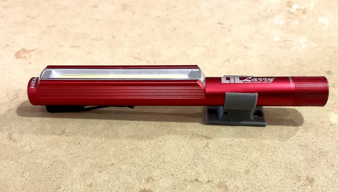 Giá đỡ đèn pin MagLite AA, D và NEBO/LilLarry với lỗ gắn - Image 3