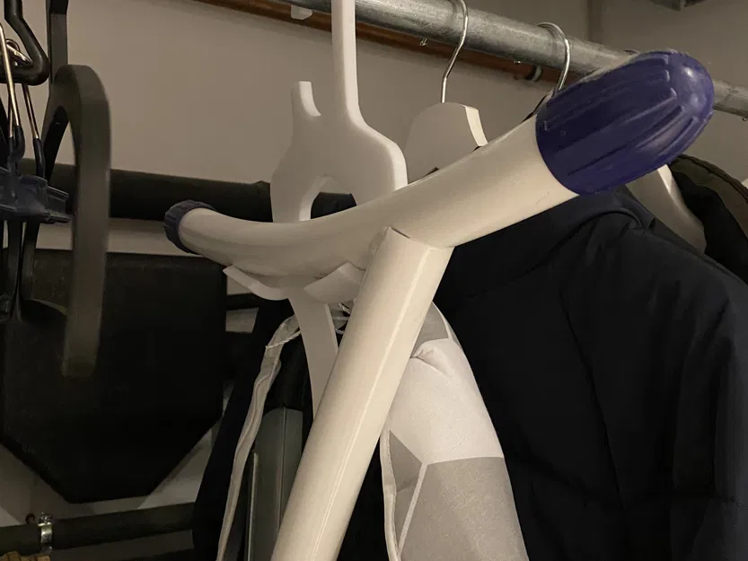 Giá treo bàn ủi cho phòng thay đồ - Image 1