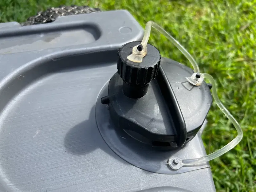 Nắp đậy bụi nữ thay thế Camco 22204 3/4 - Image 1