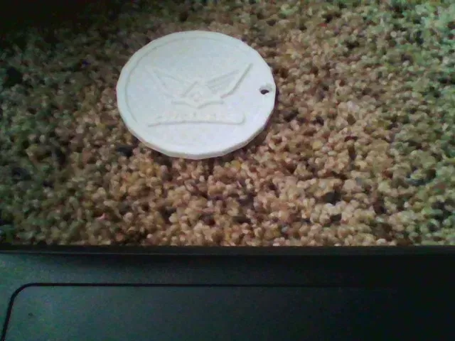 Móc khóa hình cây tuyết tùng phong cách nghệ thuật - Image 1