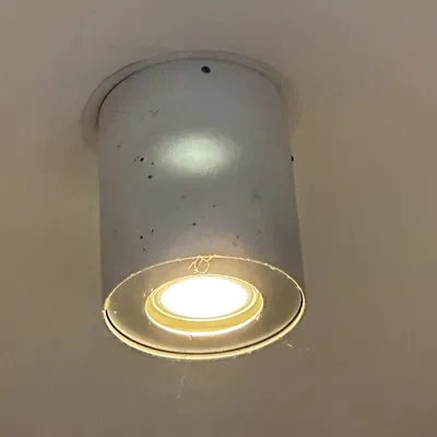 Nắp che lỗ đèn trần cho không gian sống