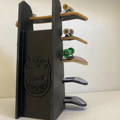 Giá đỡ mini skate tiện lợi cho không gian nhỏ