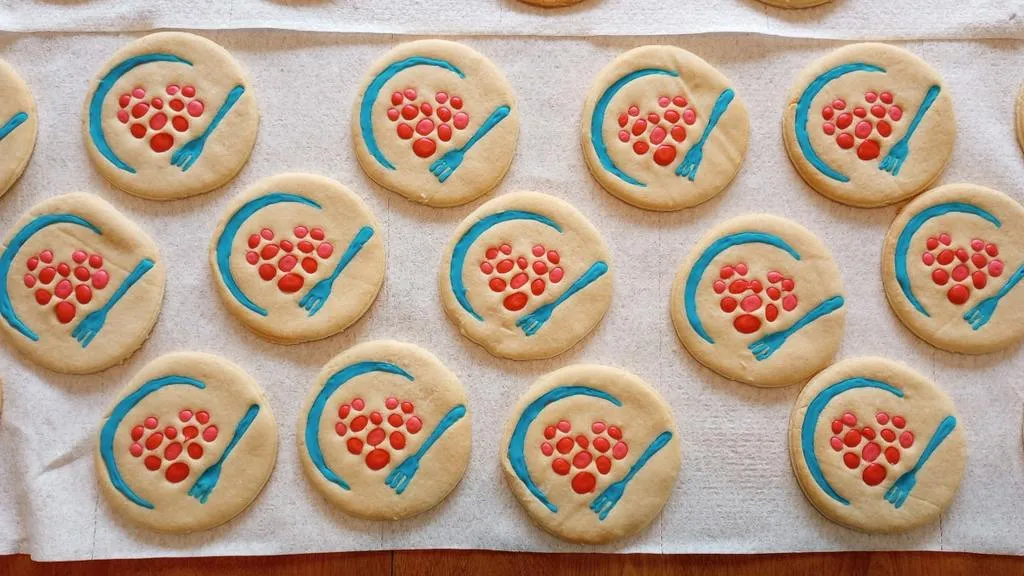 Cắt bánh quy hình logo ngân hàng thực phẩm - Image 1