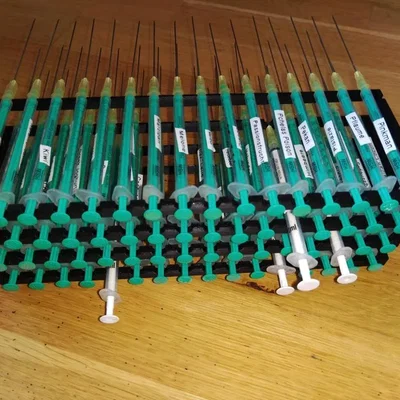 Giá đỡ ống tiêm có thể xếp chồng và tham số hóa