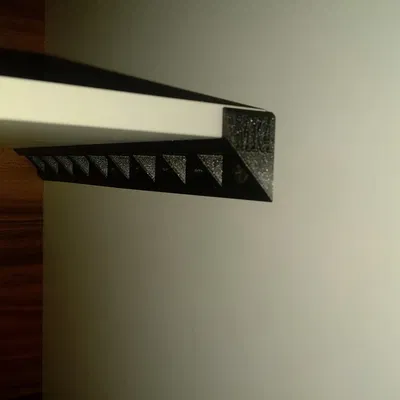 Giá đỡ kệ cho hộp máy in 3D trong xưởng