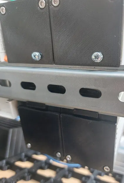 Bộ chuyển đổi DIN cho công tắc Teltonika TSW210 - Image 2