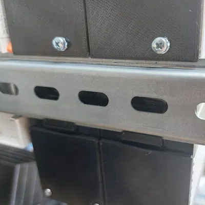 Bộ chuyển đổi DIN cho công tắc Teltonika TSW210