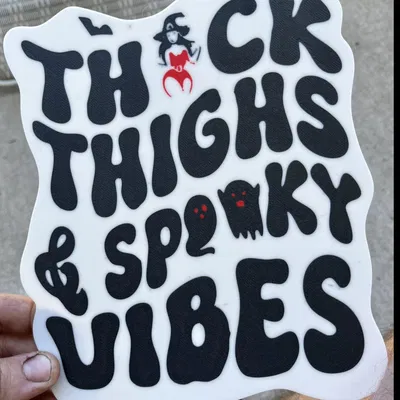 Đùi dày và không khí ma quái