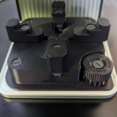 Giá đỡ xTool F1 Vise cải tiến cho lá chắn laser