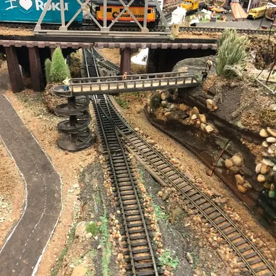 Cầu thang xoắn và cầu nối tỷ lệ HO