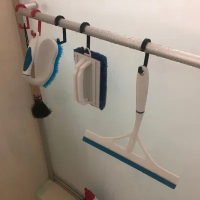 Móc treo cửa phòng tắm cho ống 18mm