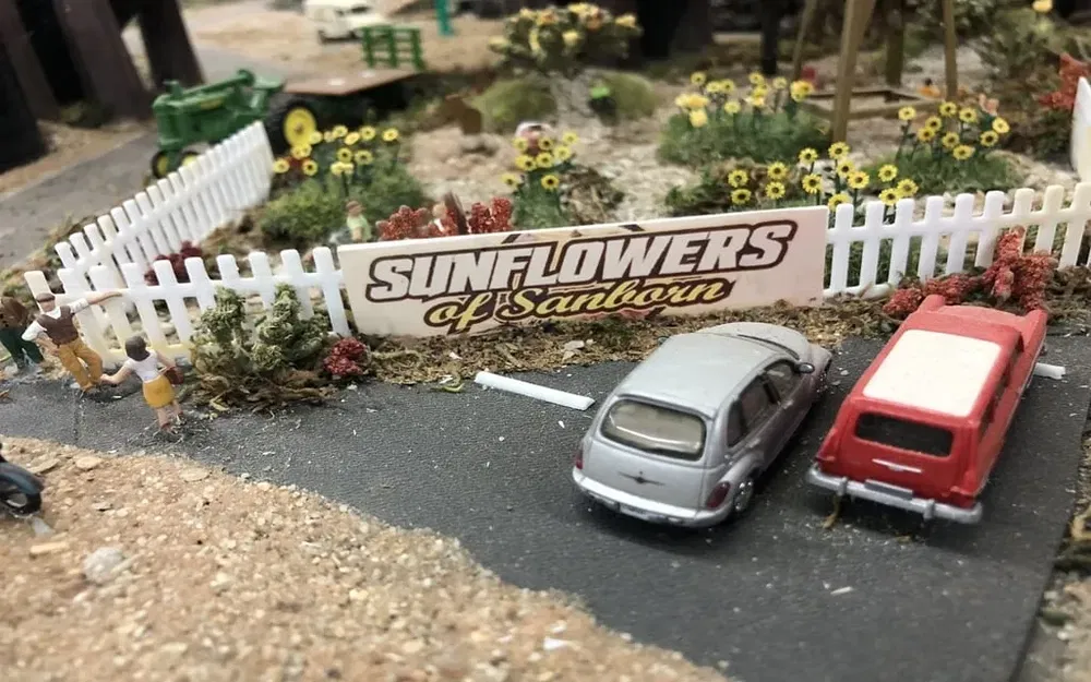 Rào chắn HO Scale với bảng hiệu - Image 4