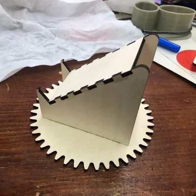 Giá đỡ điện thoại cắt laser từ plywood 3 mm