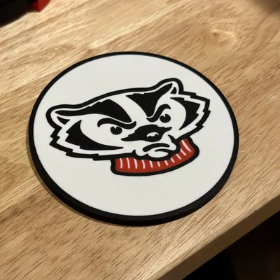 Đế lót ly UW-Madison với hình Bucky Badger và biểu tượng “W”