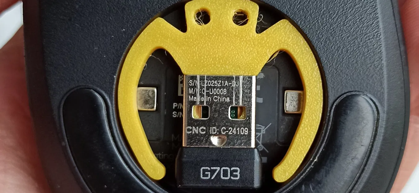 Giá đỡ dongle chuột Logitech hình nhện dễ thương - Image 3