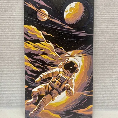 Phi hành gia đi dạo trong không gian với màu sắc sống động