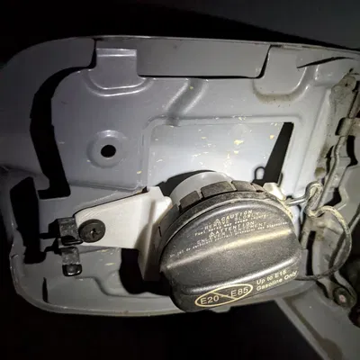 Giá đỡ nắp xăng cho Toyota Tacoma thế hệ 3