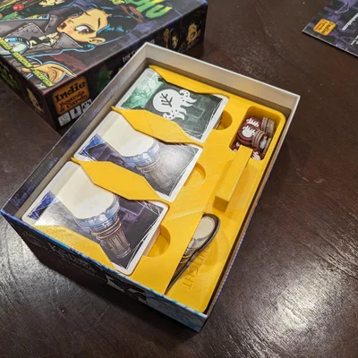 Giá đỡ tổ chức thẻ và token cho trò chơi Cthulhu