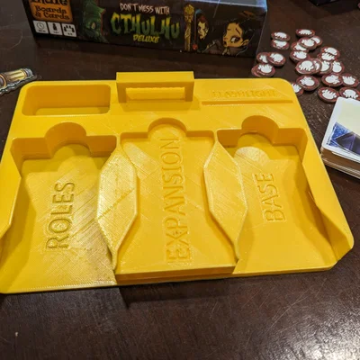 Giá đỡ tổ chức thẻ và token cho trò chơi Cthulhu