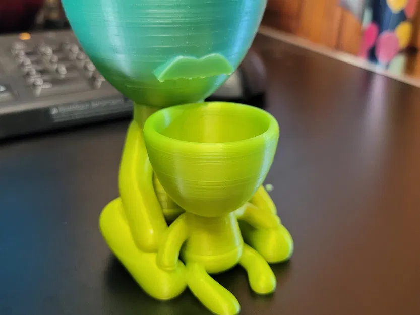 Ông Robert có ria mép cùng cháu trai/cháu gái - Image 1