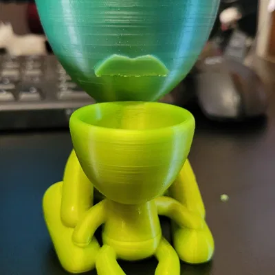 Ông Robert có ria mép cùng cháu trai/cháu gái