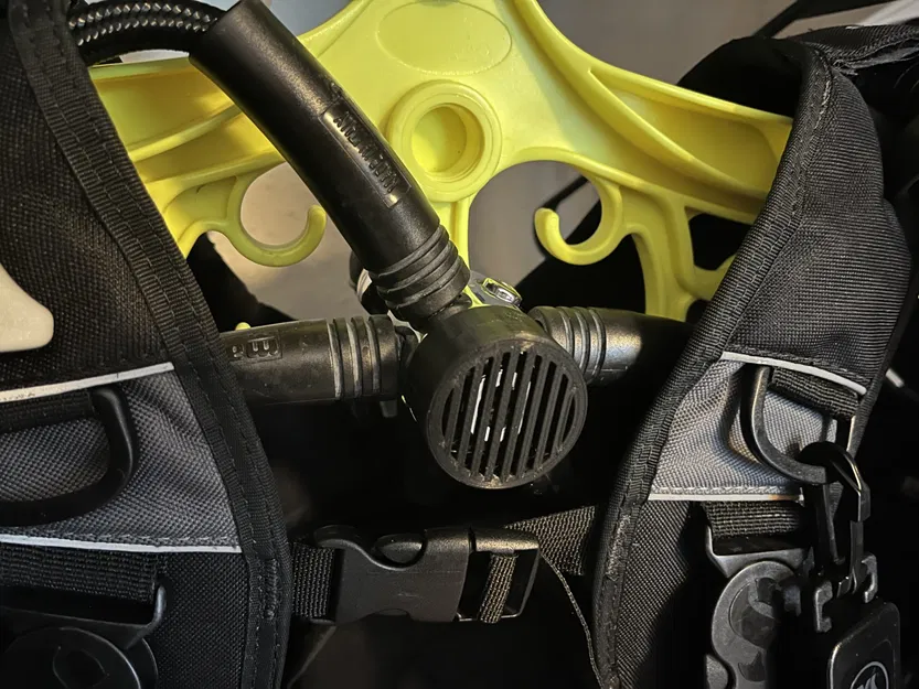 Nắp thay thế cho bộ điều chỉnh hơi lặn Mares MR12 - Image 1