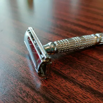 Nắp che dao cạo tự chế phù hợp với máy cạo râu