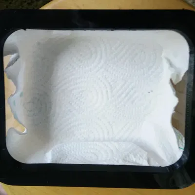 Khung giữ khăn bếp trong khay nhựa