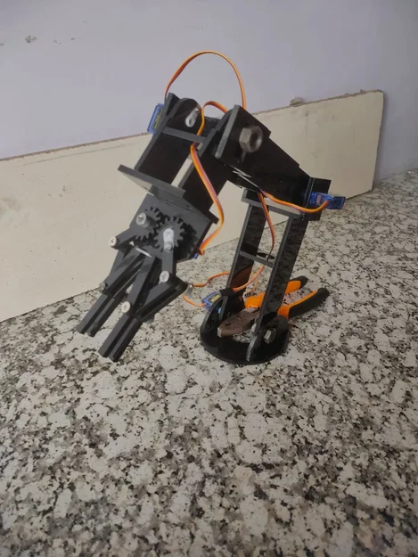 Cánh tay robot RoboArm dễ lắp ráp cho người đam mê công nghệ - Image 1