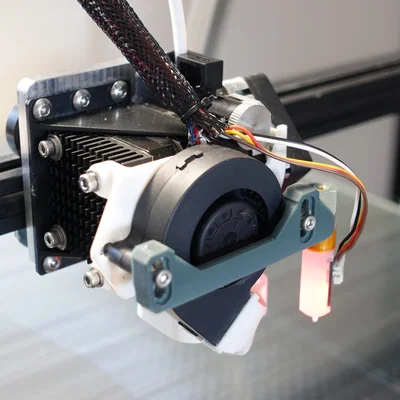 Giá đỡ cảm biến cân bằng giường BLTouch cho Titan Aero