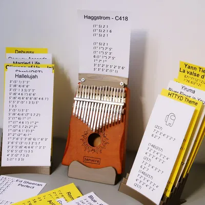 Giá đỡ và kệ cho bảng nhạc Kalimba (+20 bài hát in được)