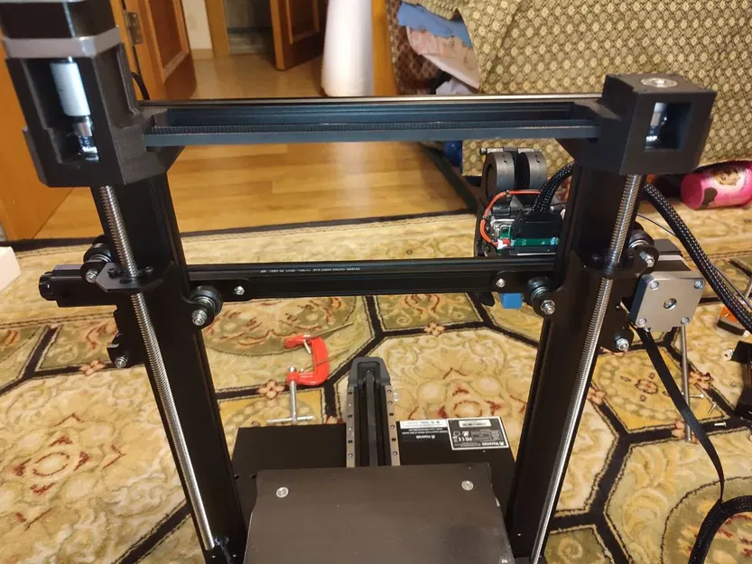 Người đàn ông khỏe mạnh với thiết kế trục Z đôi - Image 1