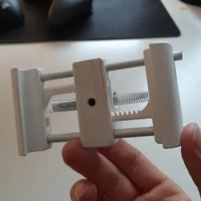 Giá đỡ điện thoại tự điều chỉnh cho xe hơi và Garmin GPS