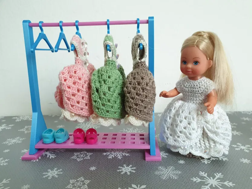 Móc áo với hộp giày cho búp bê Evi - Image 1