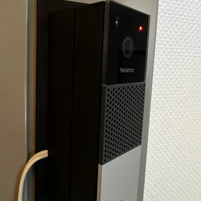 Bảng gắn video doorbell thông minh Netatmo sử dụng băng dính