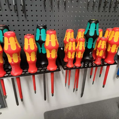 Giá đỡ tua vít dạng tổ ong cho bảng ghim