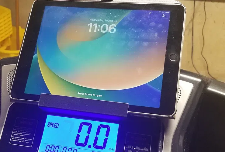 Giá đỡ máy tính bảng cho máy chạy bộ gập FYC JK8801F - Image 1