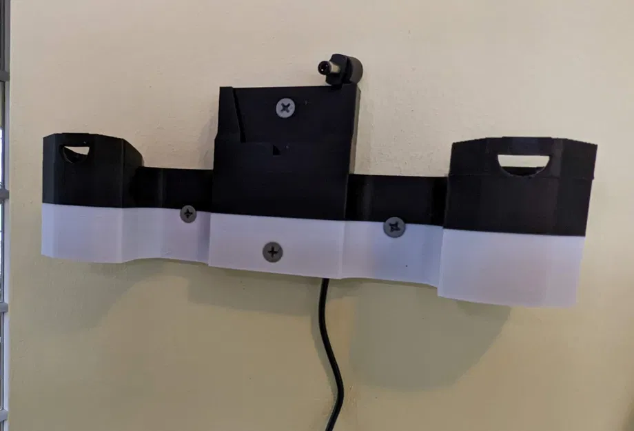 Giá đỡ treo tường cho máy hút bụi Shark Rocket Pro - Image 1