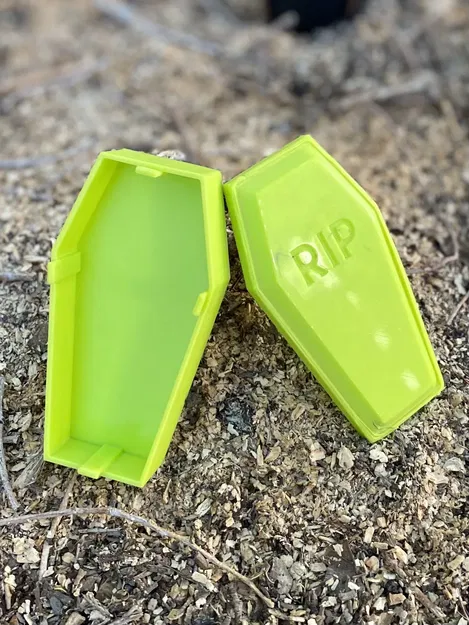 Quan tài có nắp 4 chốt với chữ RIP - Image 1