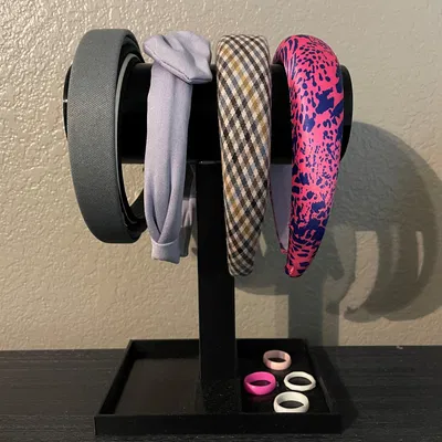 Giá đỡ băng đô với ngăn chứa tiện lợi