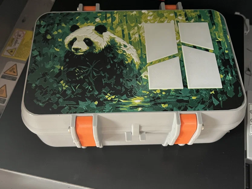 Nắp hộp công cụ Bambu Panda với kỹ thuật sơn filament - Image 1