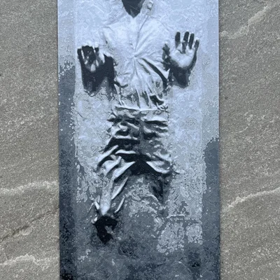 Hình ảnh Han Solo trong carbonite với màu sắc đa dạng