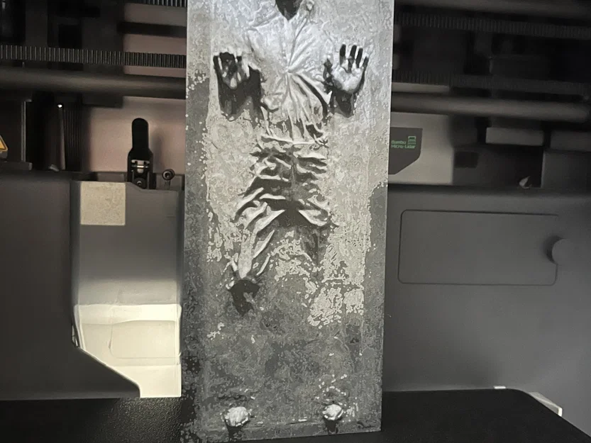 Hình ảnh Han Solo trong carbonite với màu sắc đa dạng - Image 2