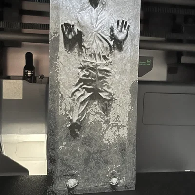 Hình ảnh Han Solo trong carbonite với màu sắc đa dạng